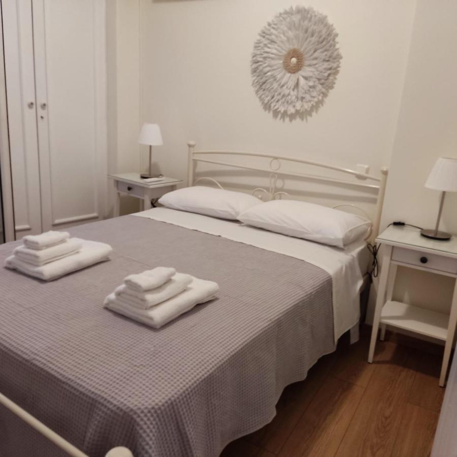 Appartamento Plaka'S Heart Atene Esterno foto